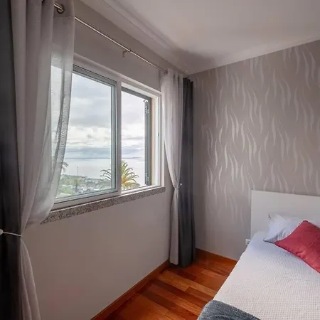 Comfy & Joyful Oceanview Retreat Caniço