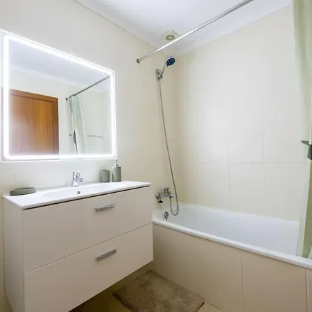 Comfy & Joyful Oceanview Retreat * Caniço