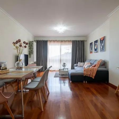 Comfy & Joyful Oceanview Retreat Caniço