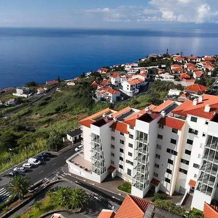 Apartamento Comfy & Joyful Oceanview Retreat