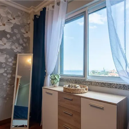 Comfy & Joyful Oceanview Retreat アパート