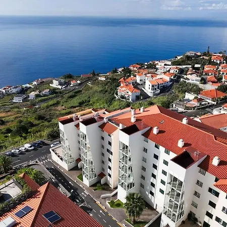 Comfy & Joyful Oceanview Retreat アパート