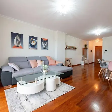 Comfy & Joyful Oceanview Retreat アパート