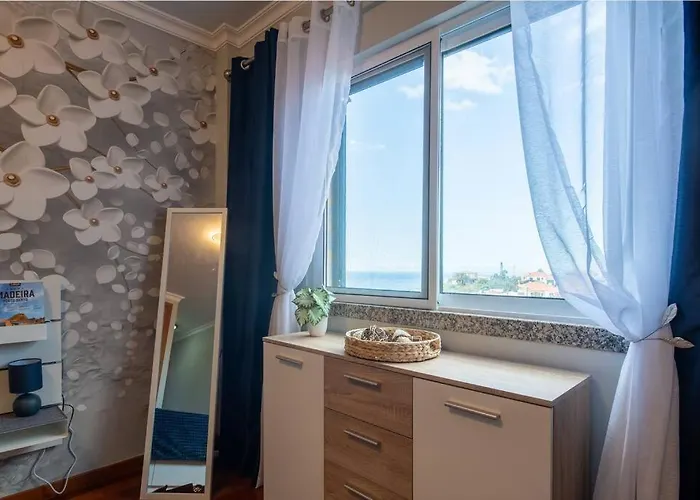 Comfy & Joyful Oceanview Retreat アパート