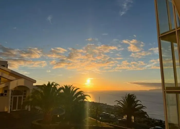 Comfy & Joyful Oceanview Retreat * カニコ